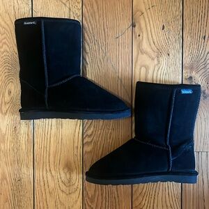 NWOT BearPaw Classic Boots
